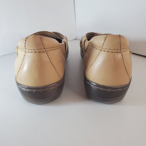 Clark's Wmns Sz 6.5 Tan Beige Leather Strappy Flat Comfort Sandals Preppy Summer - Picture 5 of 8